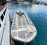 Speed boat
